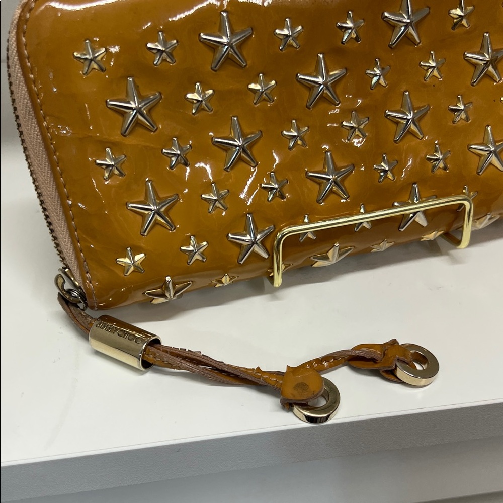 🔥🔥 Jimmy Choo Star-Studded Tan/pink interior Wallet - Picture 3 of 12